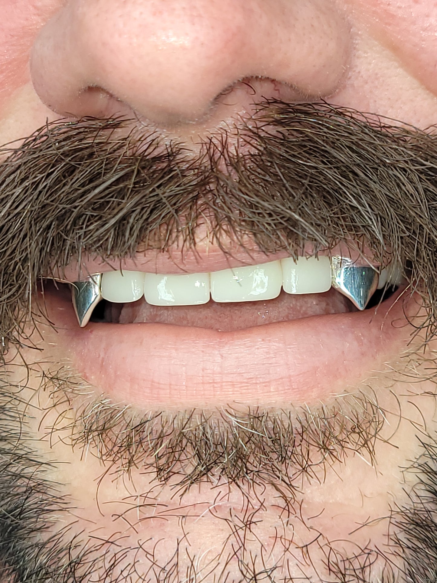 Extended Fangs (2 Teeth - Solid)